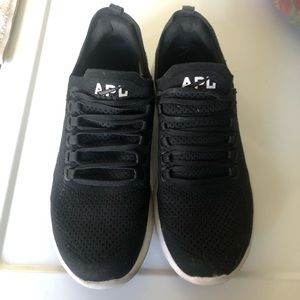 Black APL TechLoom Breeze